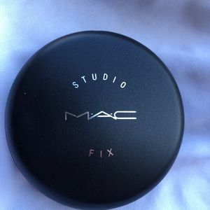 Mac studio fix powder